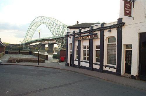 Mersey Hotel Widnes Room photo